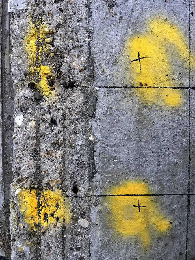 Spray marks around a fixing position