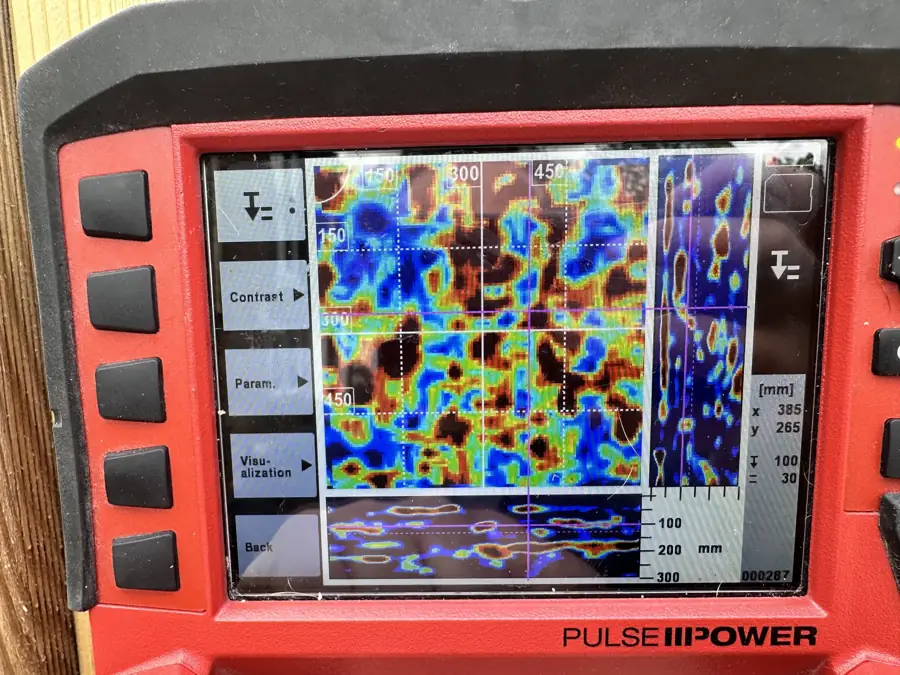 Hilti PS 1000 screen showing a scan in colour